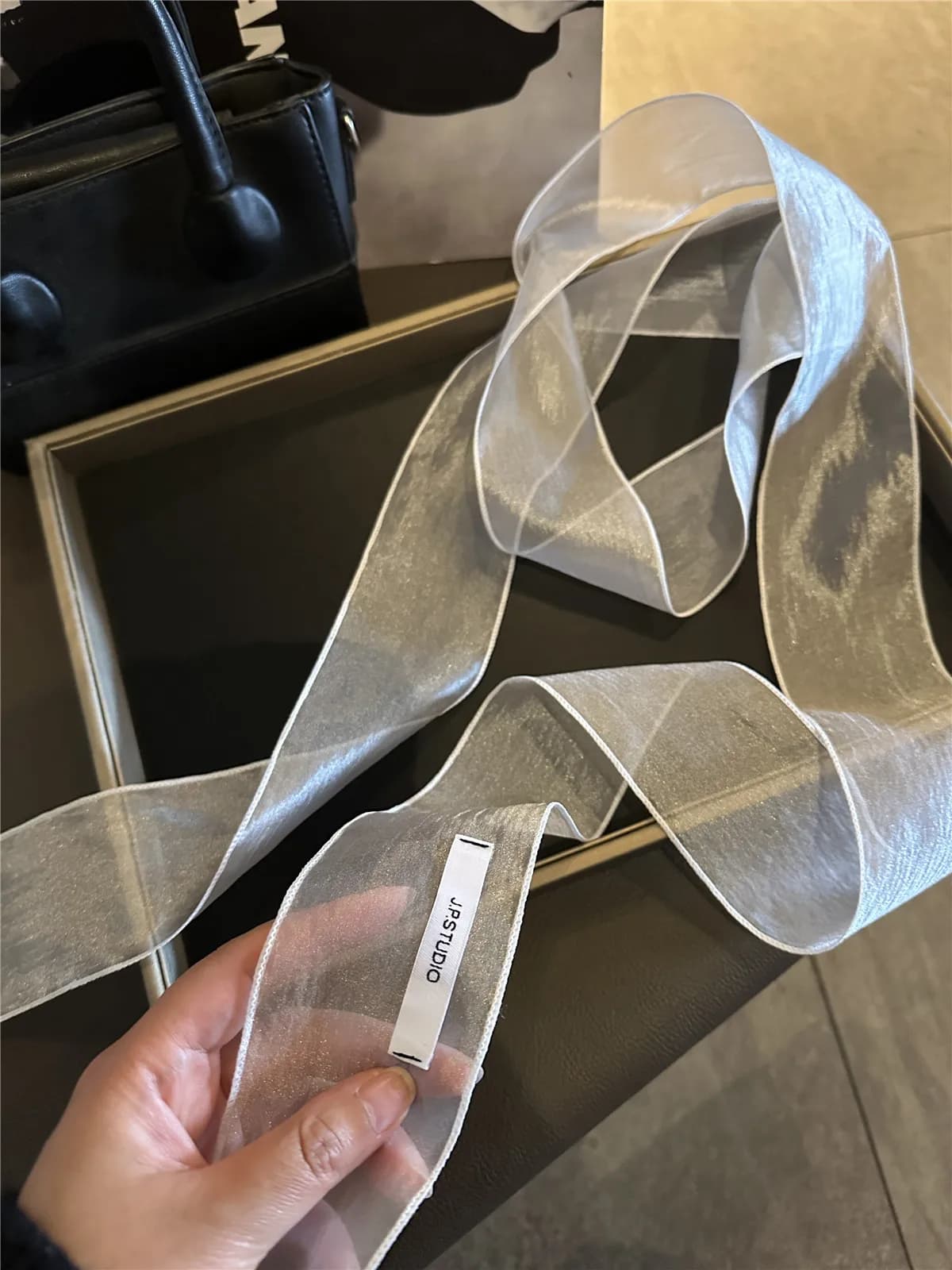 Écharpe en dentelle et ruban léger pour femme, foulard bohème esthétique, idéal pour les fêtes, les 