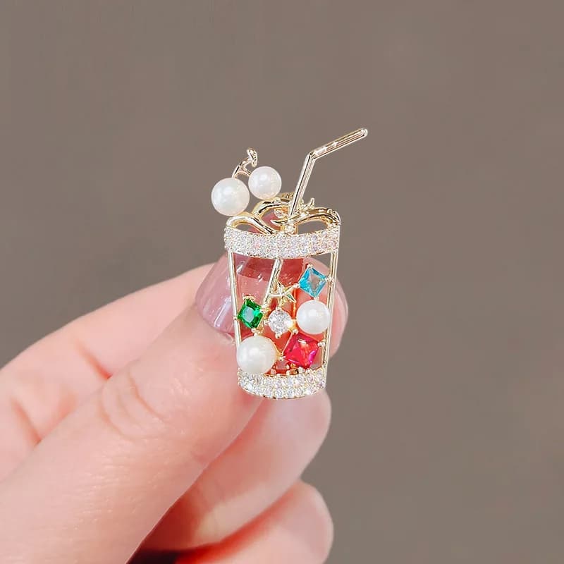 Broche de tasse de jus d'été pour les femmes, épingles de tasse brillantes, vêtements de sac à dos, 
