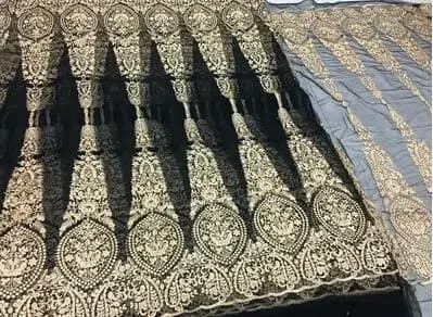 Tissu brodé tridimensionnel doré en dentelle maille, tissus pour vêtements personnalisés haut de gam