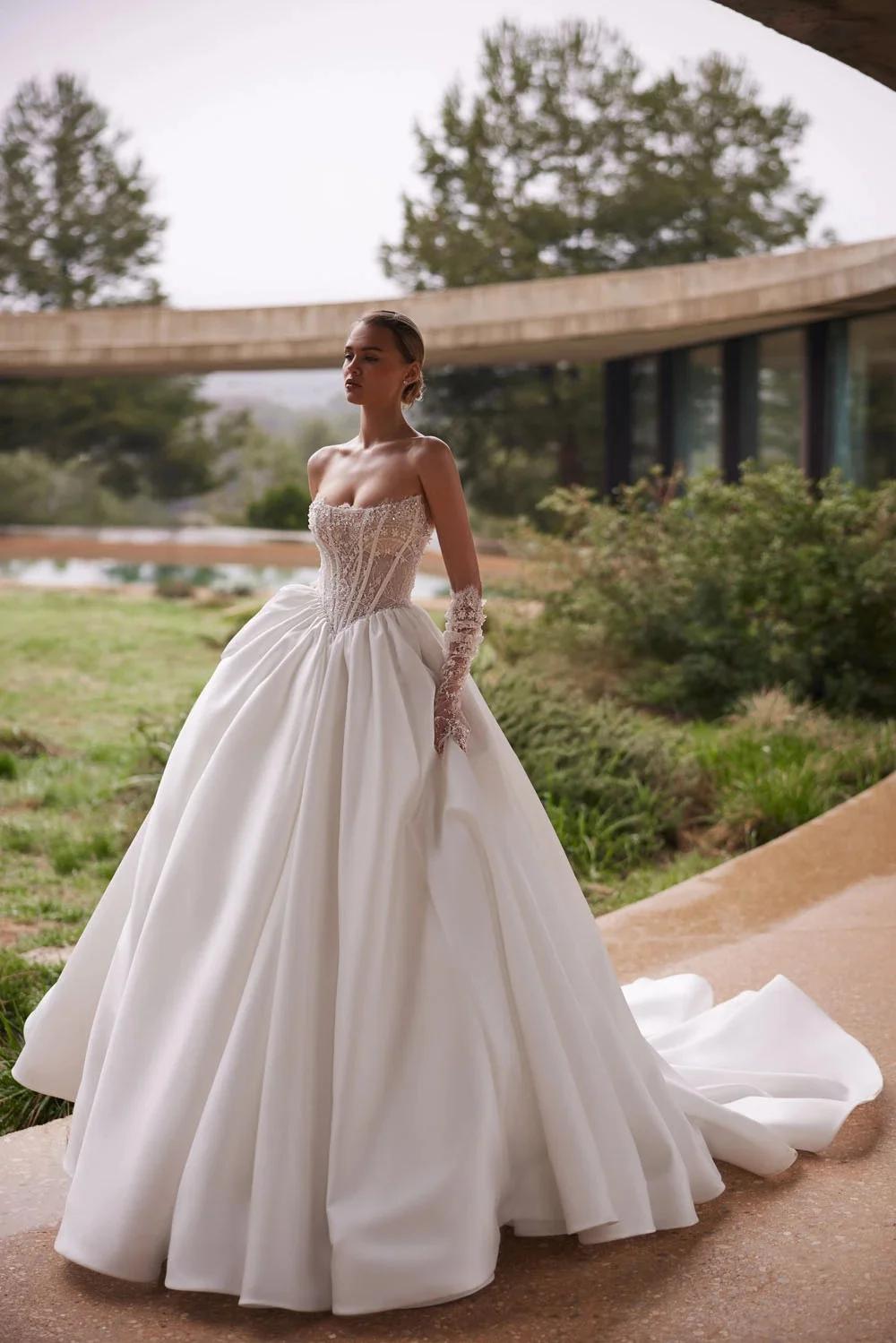 FIDDY898 personnalisé C571 encolure bateau pour les femmes robes de mariée a-ligne appliqué à lacets