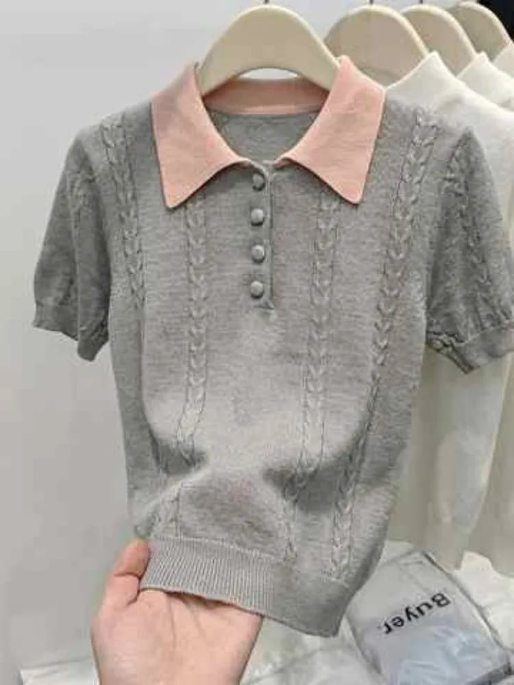 Polo en maille torsadée gris à manches courtes pour femme, col contrastant rose fin, boutonné, coupe