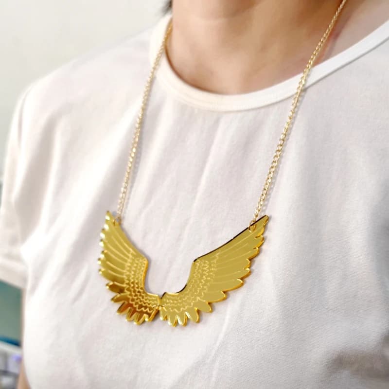 Kugars – collier avec pendentif en forme d'aile pour femme, bijou classique en acrylique, couleur or