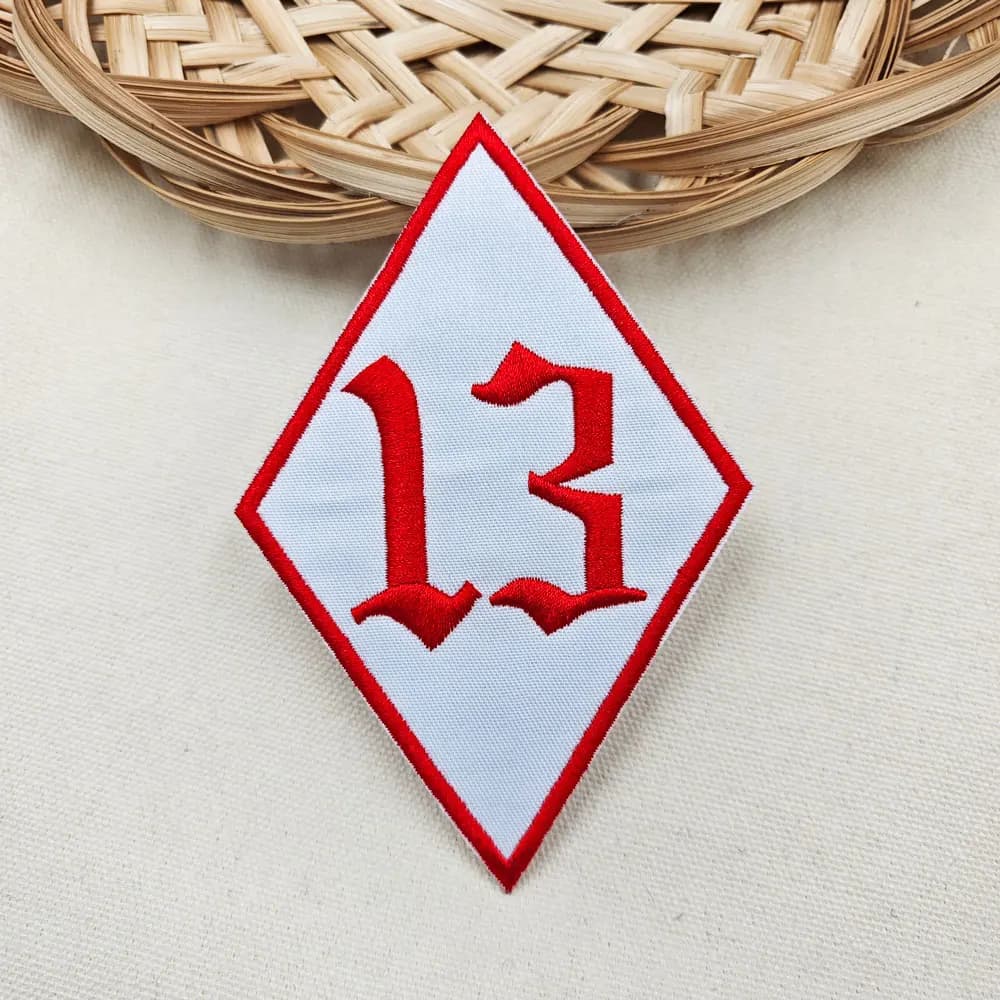 Patch brodé numéro 13, décoration de vêtement pouvant être cousu à la main ou support à crochet et b