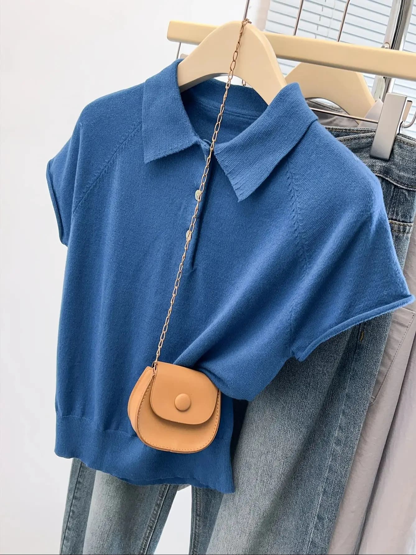 Haut en tricot d'été élégant pour femme, avec col polo et boutons rétro, manches courtes et tissu ex