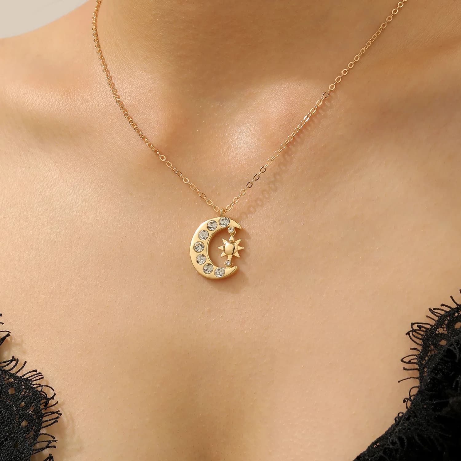 Collier Pendentif Lune et Soleil en Zircon pour Femme et Homme, Chaîne de Clavicule Exquise, Style V