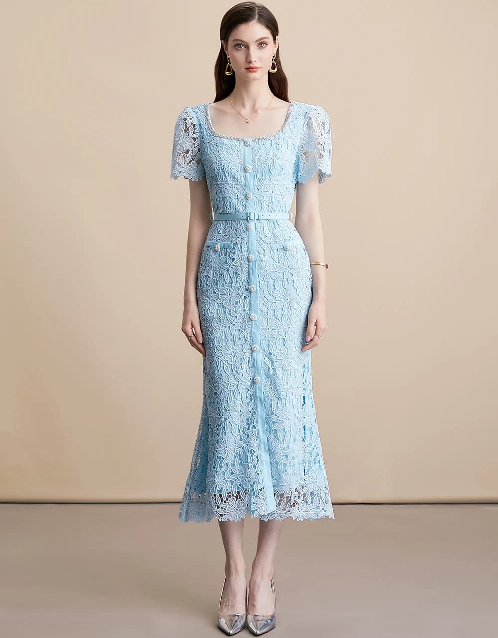 Robe de luxe pour femme à col carré en dentelle soluble, avec boutons en strass, broderie florale aj
