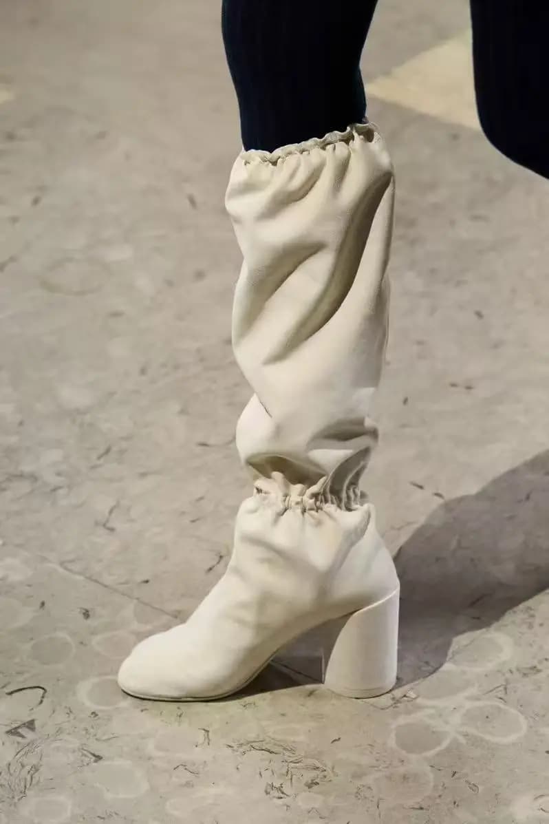 Bottes hautes à talon épais et bout rond pour femme, modèle 2026, en cuir noir/blanc/gris, style déf