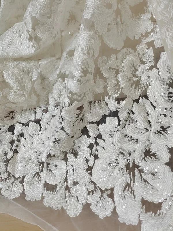 Tissu en dentelle fleurie 2026 avec paillettes, couleur ivoire et matériaux en Rylon, tissu en dente