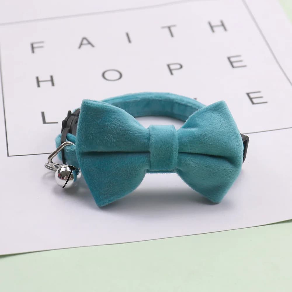 Collier en velours pour chat, couleur unie, nœud papillon, chiot, Chihuahua, avec cloche, boucle de 