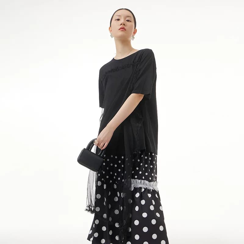 Haut ample et léger pour femme, collection été 2026, avec design en maille transparente et empièceme
