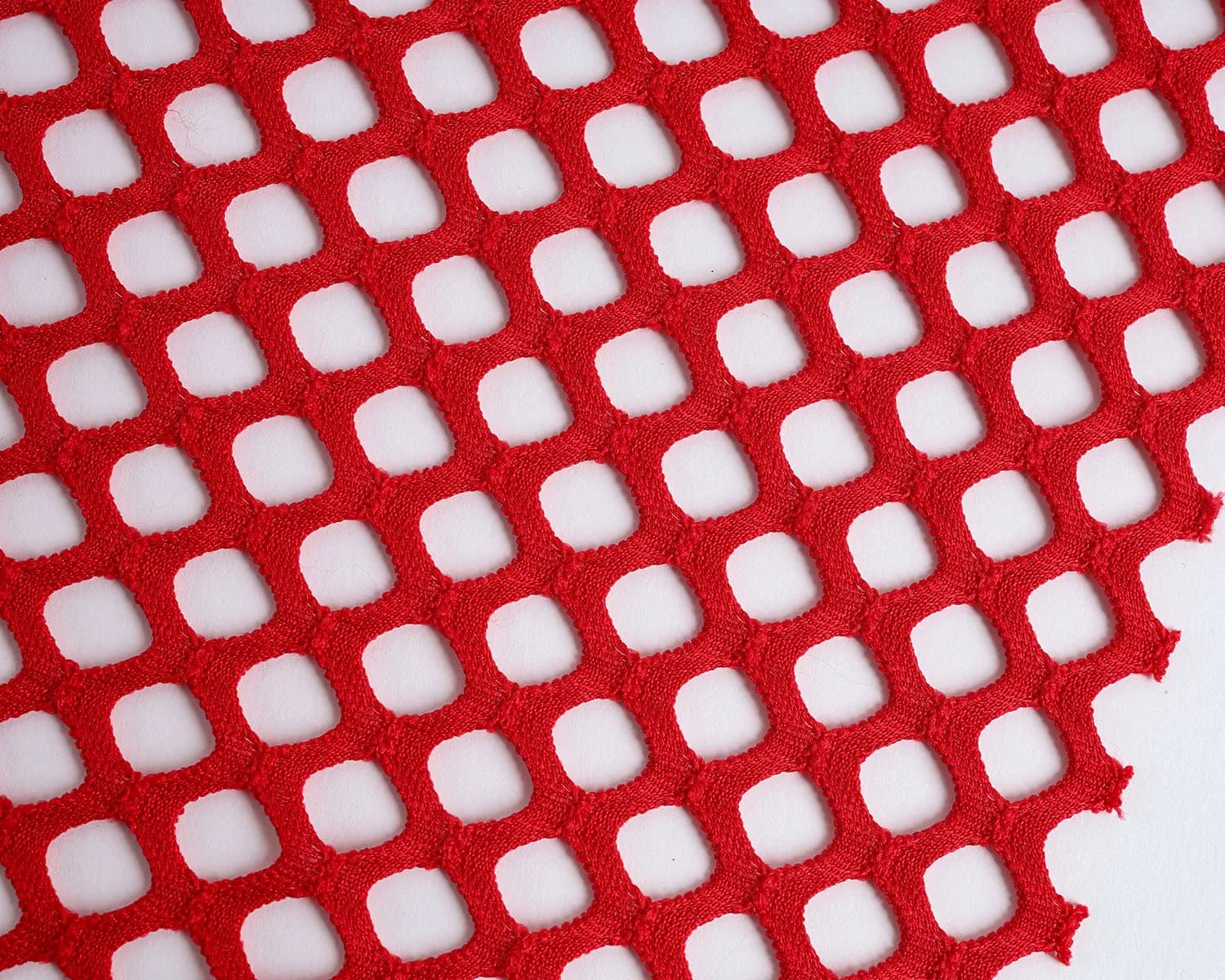 Tissu en polyester maillé à trous diamantés de 1 cm de diamètre, extensible, largeur 165 cm - Vendu 