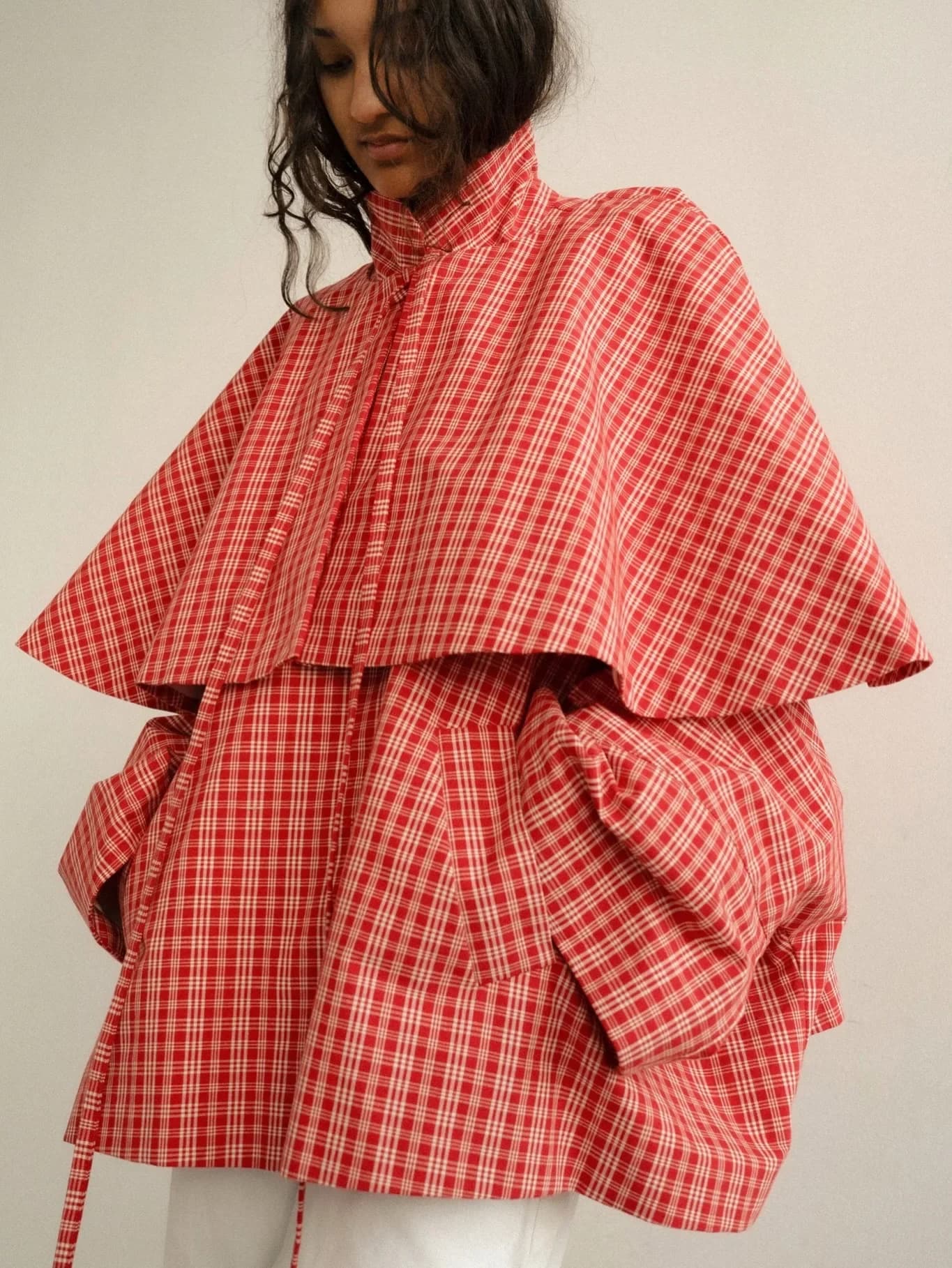 Manteau court trench-cape à carreaux rouge pour femme, col montant, manches longues, simple boutonna