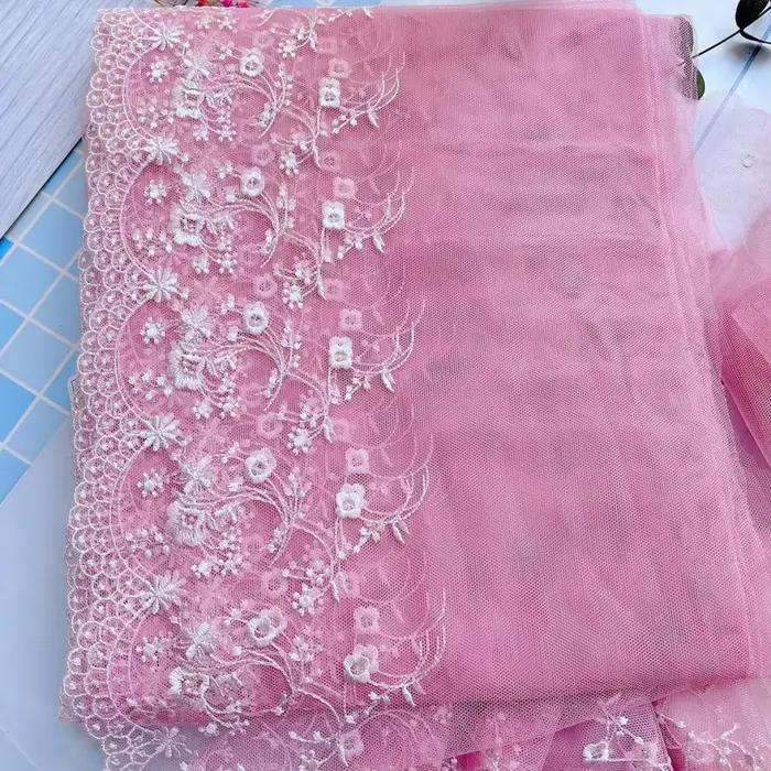 Tissu Brodé en Maille Douce Rose de 2 Mètres et 21cm de Large