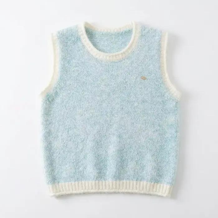 Gilet en tricot pour femme : un gilet ample à col rond et color-block, idéal pour la superposition.