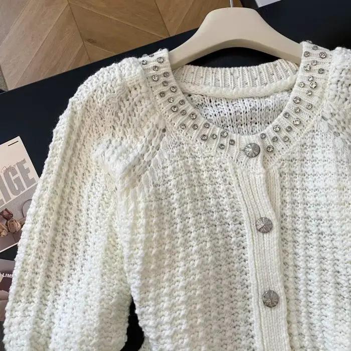 Cardigan en maille 2026 Printemps-Été Nouvelle Collection Couleur Unie Tendance Élégant Simple Polyvalent Rajeunissant