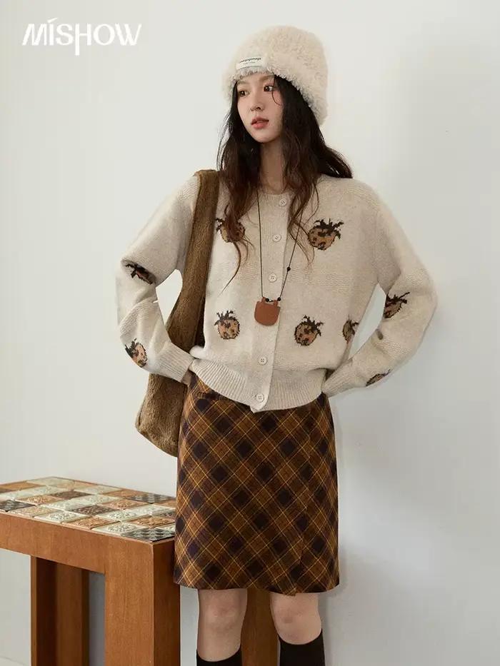 MISHOW Cardigan femmes 2025 automne hiver mode Fuuny ananas Jacquard col rond simple boutonnage pull femme MXE87Z2752