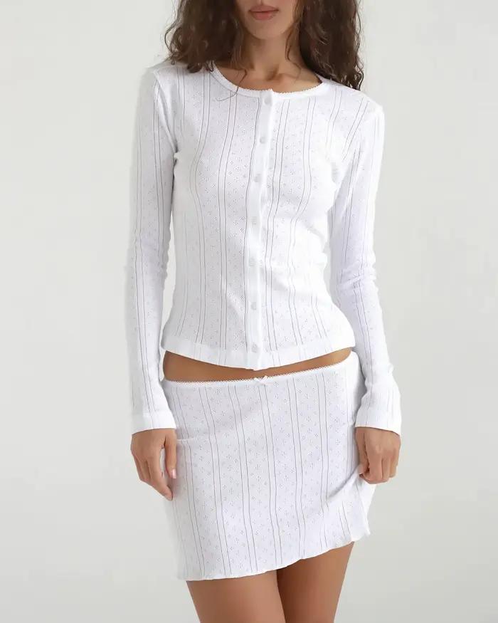 请按照要求直接输出HTML内容和最后的SEO优化标题。 ###TITRE### Cardigan en tricot coton rayures verticales ajourées style français ajusté manches longues col rond bordure dentelle haut court ajusté confortable élégant toutes saisons usage maison