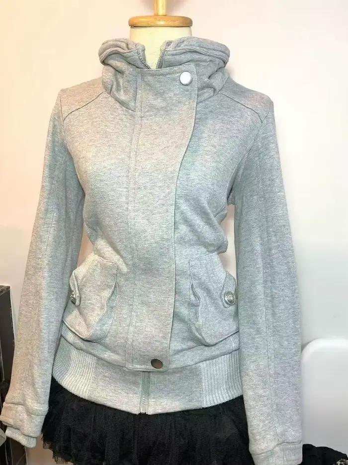 Sweatshirt gris rétro pour femmes haut de gamme mode vintage à capuche printemps automne activité sportive occassionnellement à offrir