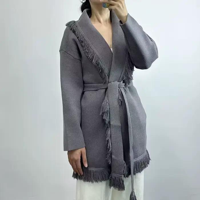 Cardigan long en tricot de laine à franges pour femme