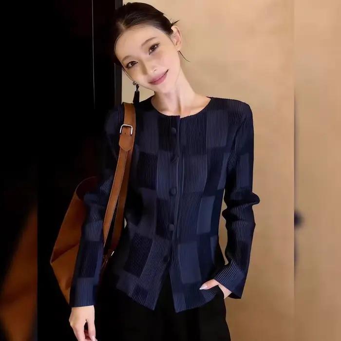 Cardigan plissé Miyake bleu marine à carreaux pour femmes, veste oversize décontractée pour toutes les saisons, idéal pour les sorties et les voyages