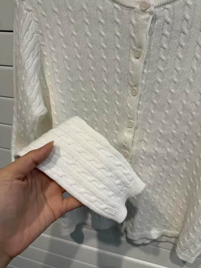 Cardigan en tricot à fleurs torsadées pour femme, style préppy chic, automne-hiver, élégance décontractée, matériau élasthanne-coton, ajustement lâche, boutonnage simple, occassions variées