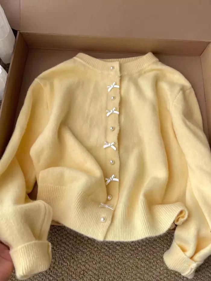 Pull à manches longues et boutons en perles pour femme
