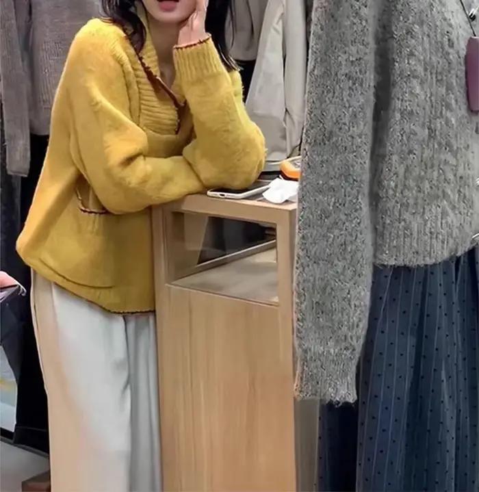 Pull à revers en velours de raton laveur jaune haut de gamme pour femmes en automne et en hiver