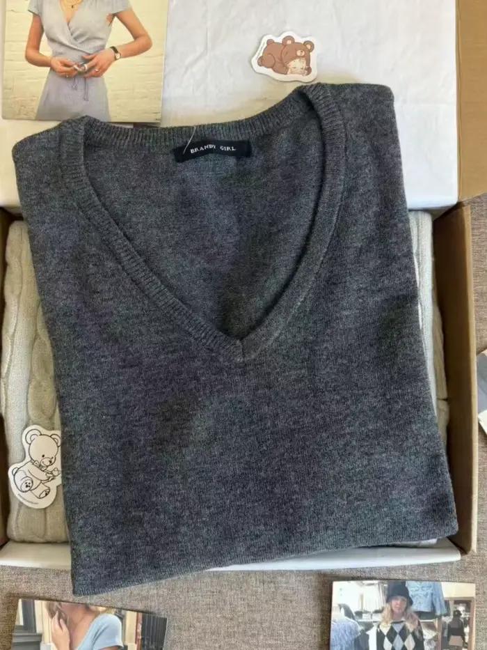 Pull gris à col en V pour femme, style streetwear vintage chic Y2K, automne-hiver, confortable et élégant, tricoté en coton et élasthanne, idéal pour toutes les occasions