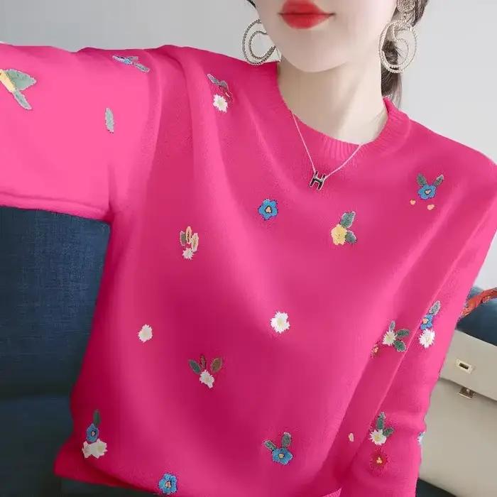Pull ras du cou brodé pour femme