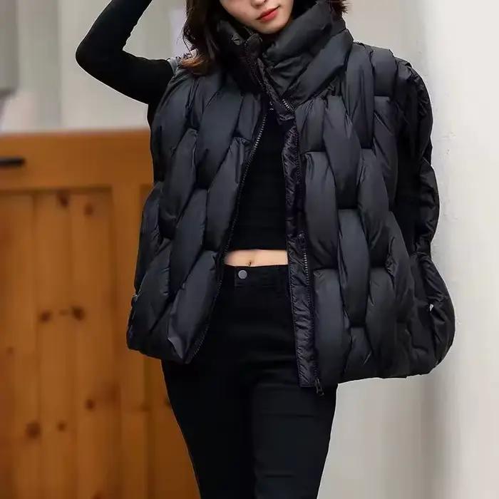 Gilet épais en coton pour femmes, col rond haut, chaud, décontracté, bulle bouffante, sans manches, saison automne-hiver, couleurs subtiles, doublure en coton, fermeture éclair, style chic et moderne