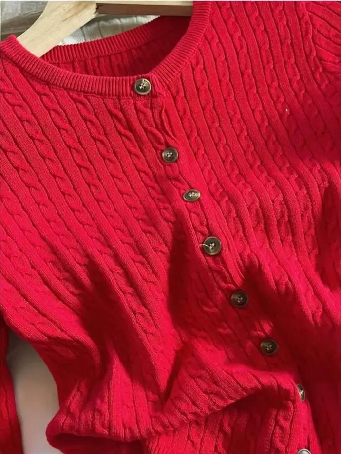 Cardigan tricoté à fleurs torsadées rouges