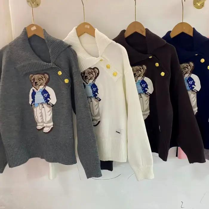 Pull en tricot à motif d'ours de dessin animé tendance