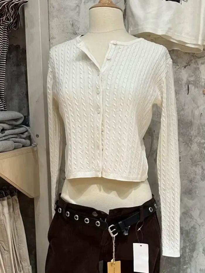 Cardigan en tricot à fleurs torsadées pour femme, style préppy chic, automne-hiver, élégance décontractée, matériau élasthanne-coton, ajustement lâche, boutonnage simple, occassions variées