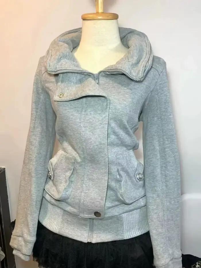 Sweatshirt gris rétro pour femmes haut de gamme mode vintage à capuche printemps automne activité sportive occassionnellement à offrir