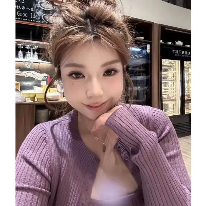 Cardigan en tricot français violet pour femmes, coupe cintrée, haut court, chemisier superposé élégant, manches courtes, ensemble deux pièces pour automne et occasions spéciales