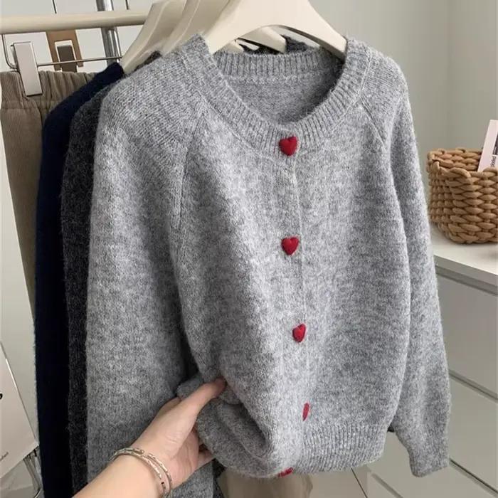 Cardigan tricoté en laine polyester gris foncé pour femmes automne hiver ajustement mince confortable et élégant pour toutes les occasions