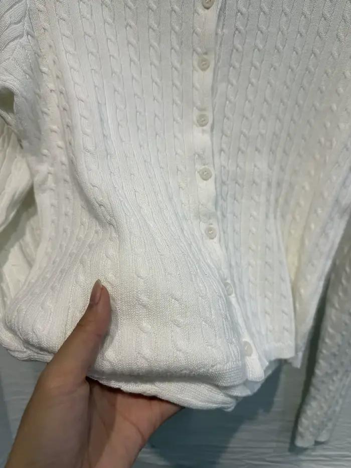 Cardigan en tricot à fleurs torsadées pour femme, style préppy chic, automne-hiver, élégance décontractée, matériau élasthanne-coton, ajustement lâche, boutonnage simple, occassions variées