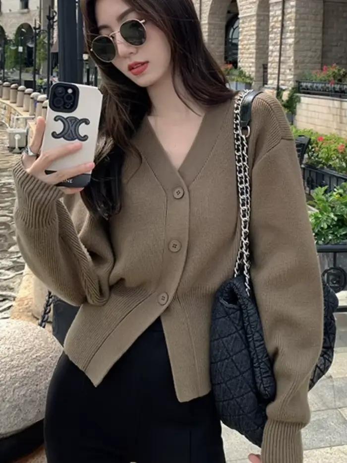Cardigan décontracté tricoté AOSSVIAO élégant pour femme automne hiver 2026 coupe ajustée unique et de niche style bureau femme