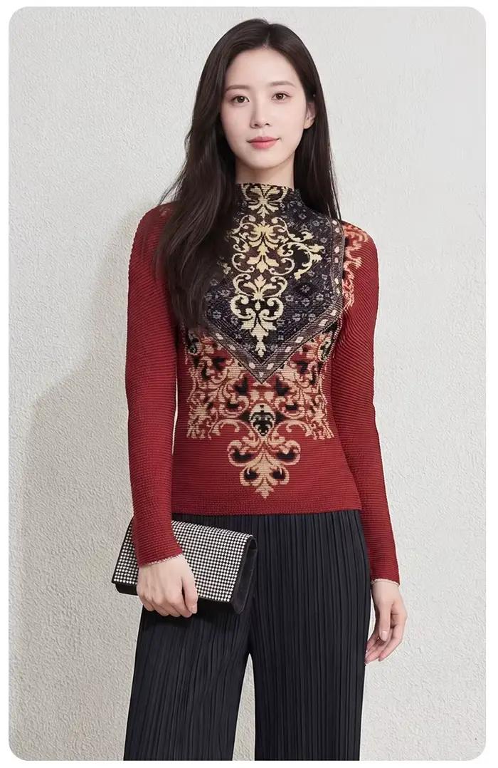 Haut plissé à col roulé imprimé style baroque rétro