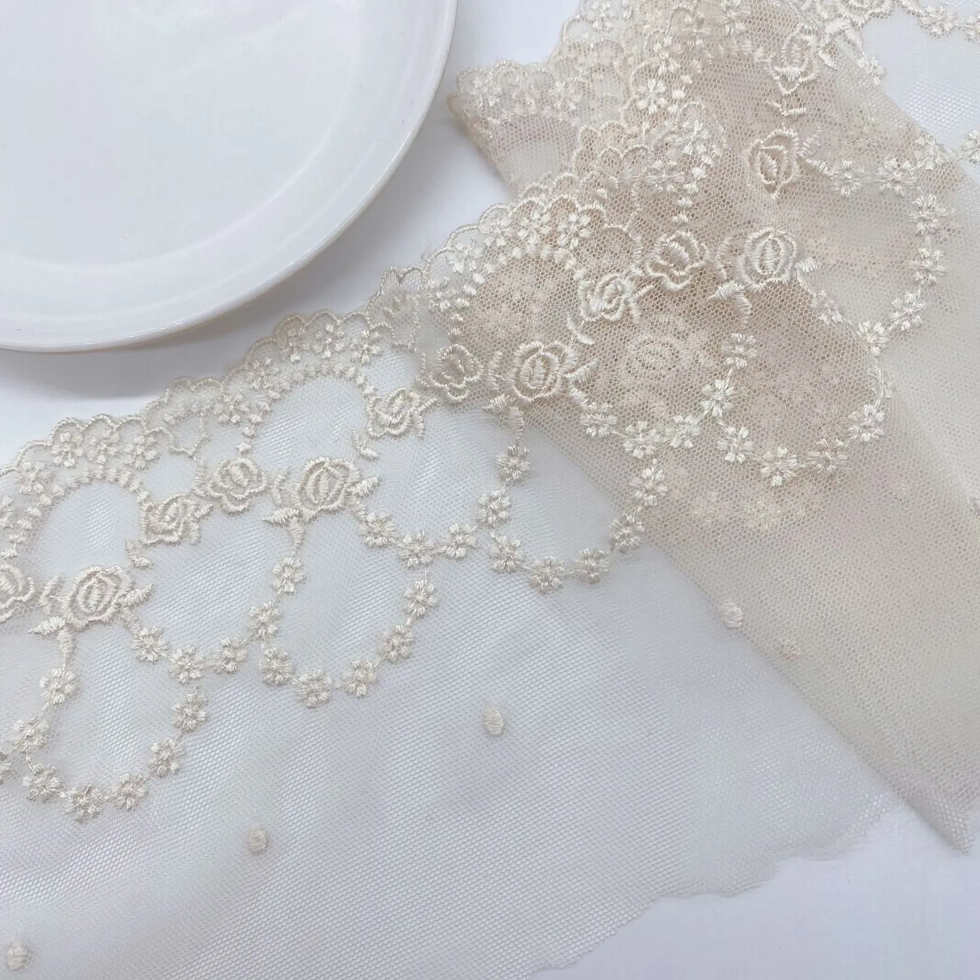 Filet de garniture en dentelle brodée beige, tissu en dentelle brodée, maille de bricolage, tissu à