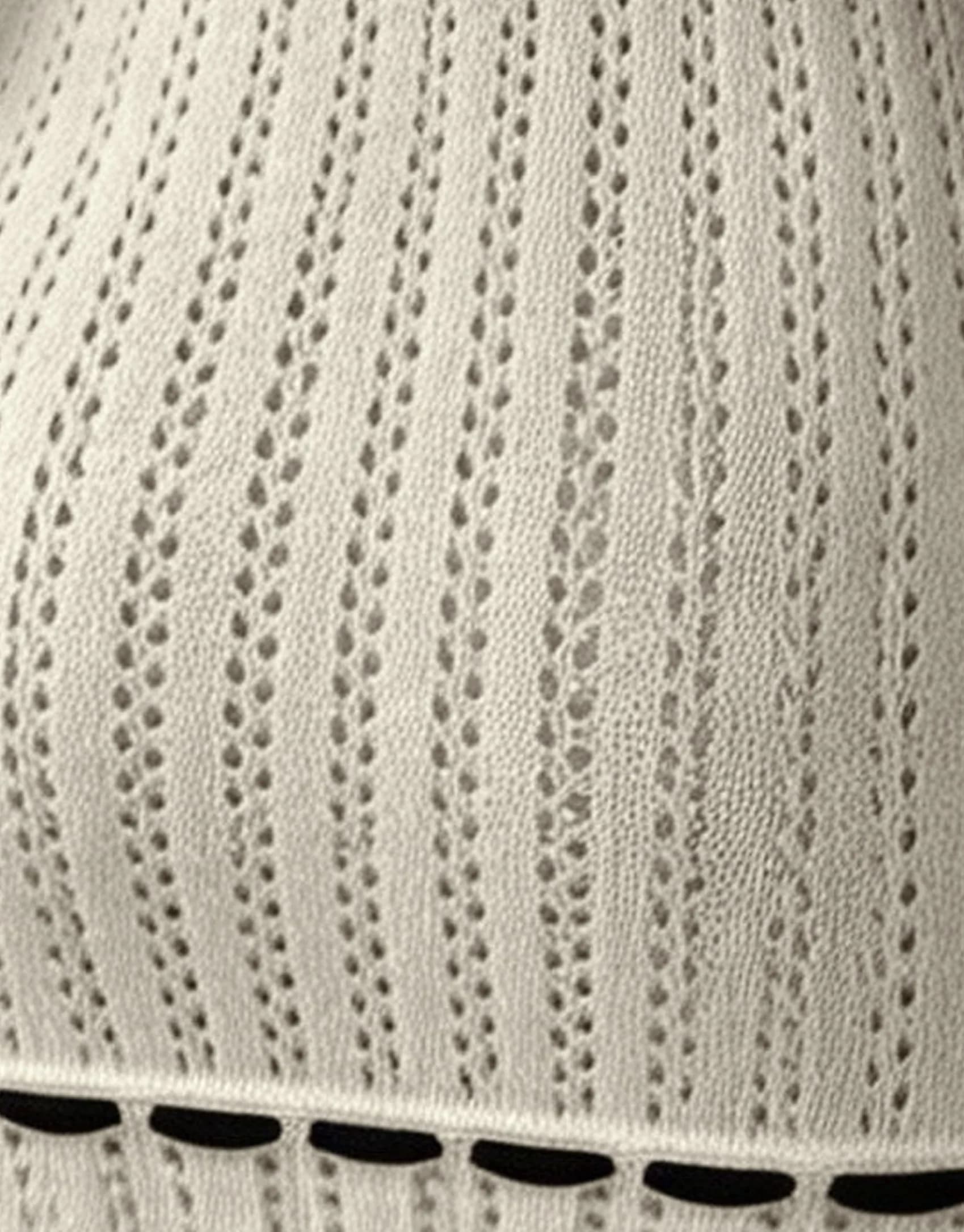 Robe pull en tricot à col en U pour femme, idéale pour les sorties estivales.