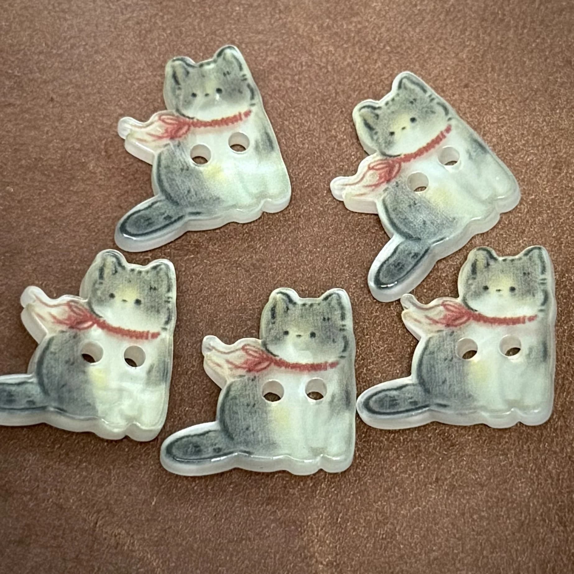 10 boutons rouges en forme de chat mignon pour la décoration de chemises, vêtements de poupée, artis