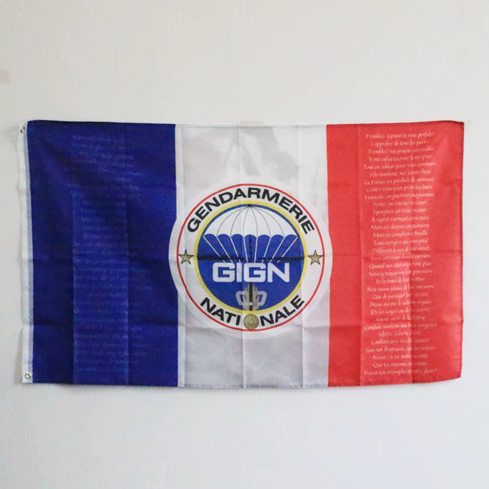 Drapeau de la France avec l'anthème national de Marseille et les bras de GIGN Gendarmerie Nationale