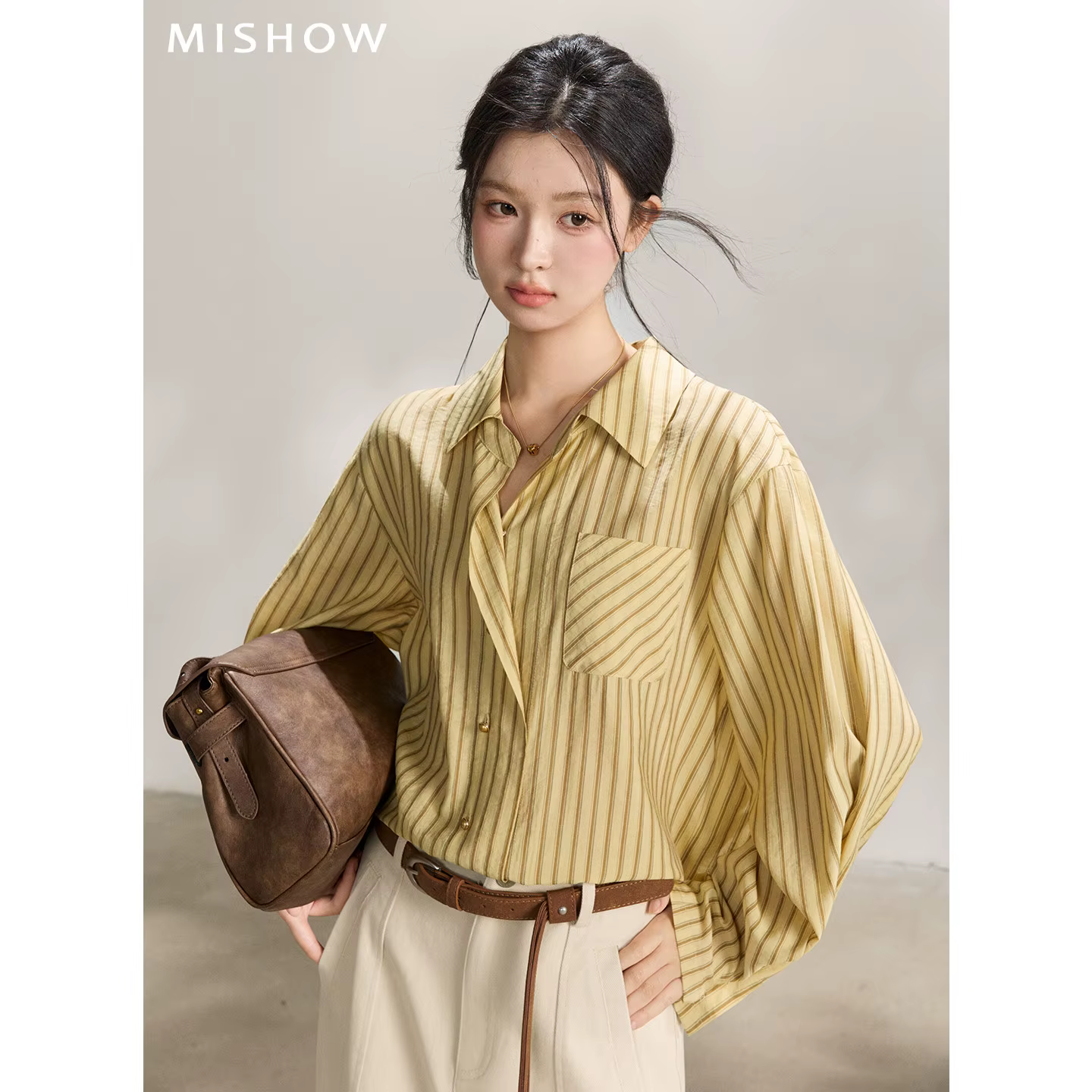Chemise décontractée ample à rayures jaunes et col à revers pour femme MISHOW, collection Printemps