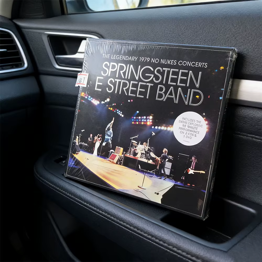 CD Cet album live s'intitule « The Legendary 1979 No Nukes Concerts » de la légende du rock américai