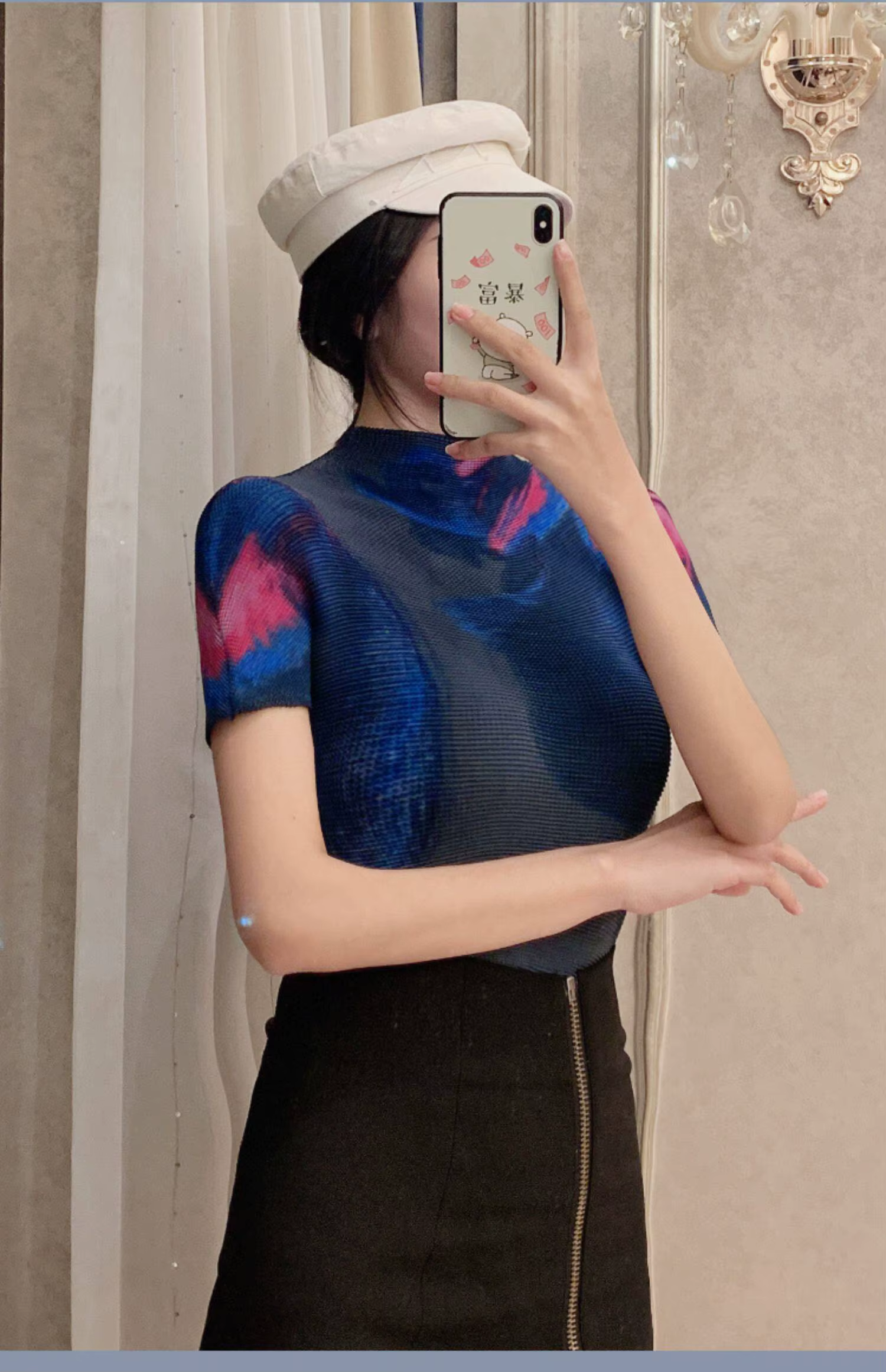 T-shirt plissé imprimé à col haut pour femme, style été, tendance, coupe ajustée, manches courtes.