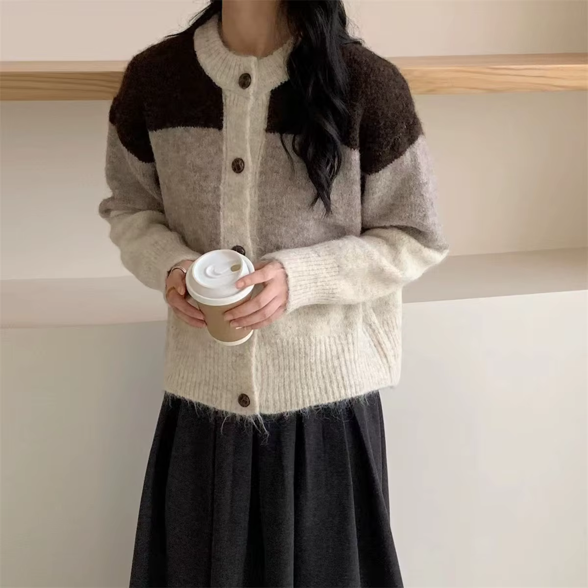 Manteau pull rayé à blocs de couleurs, Style automne-hiver 2025, Design rétro et décontracté, Cardig