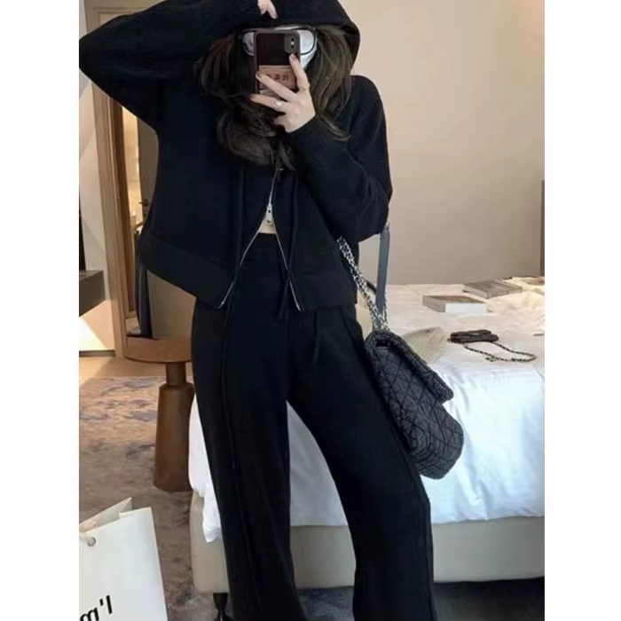 Ensemble deux pièces tendance : cardigan court à capuche et pantalon décontracté à jambes larges – N