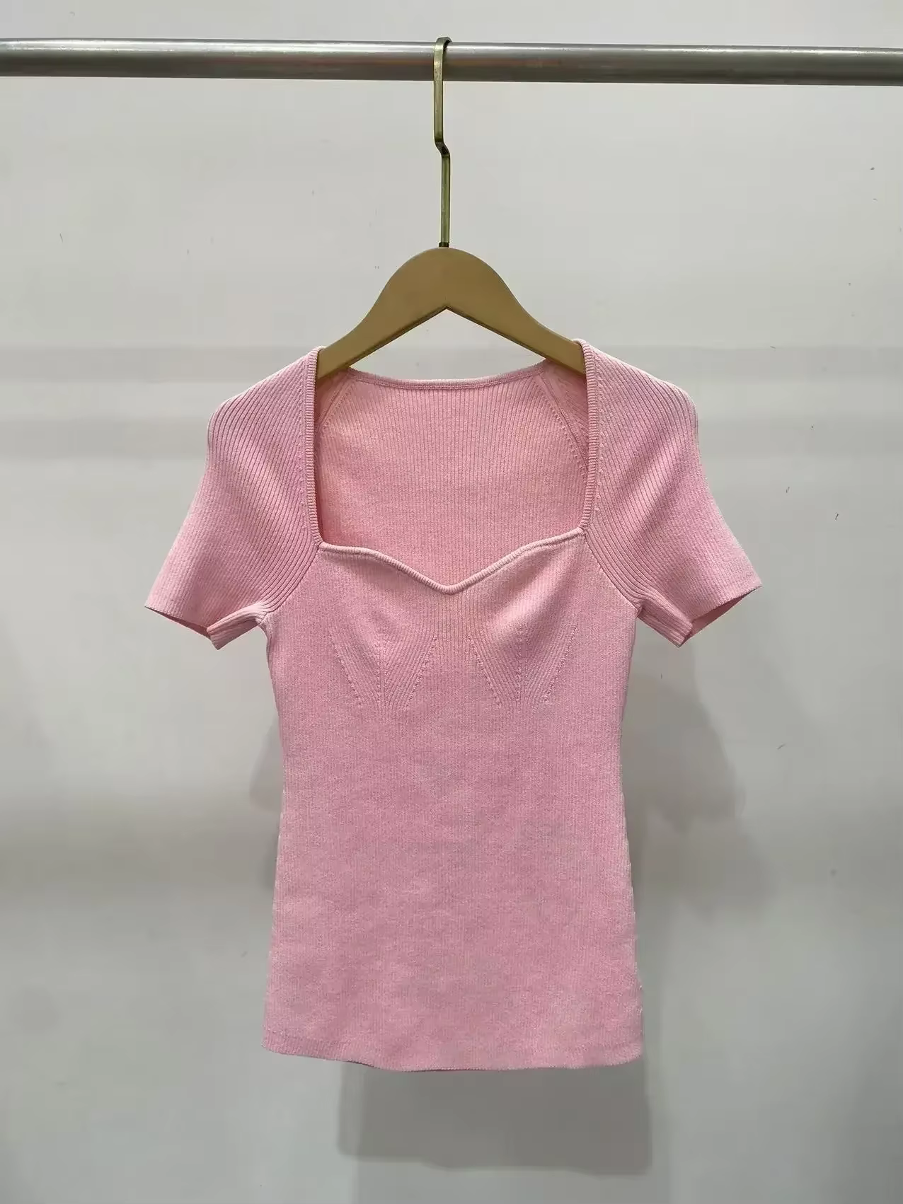 Haut en tricot slim fit pour femme, col carré, style chic, tendance, design moderne, élégant