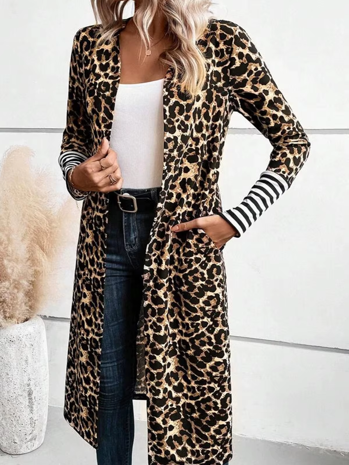 Cardigan long imprimé léopard pour femme, ouvert sur le devant, avec poignets rayés, manches longues